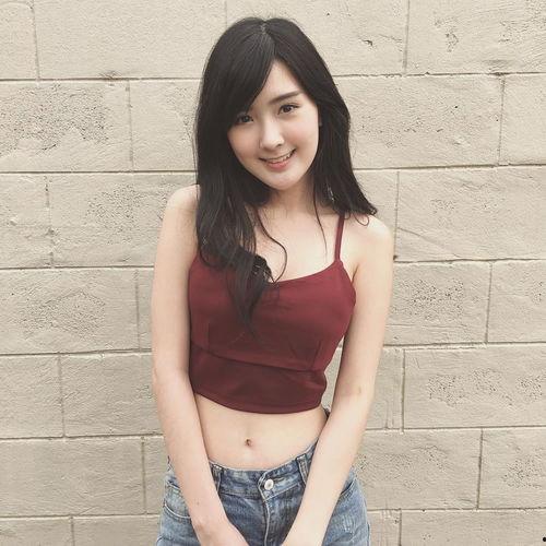 一百三十万女网红吃瓜,揭秘网络吃瓜热潮背后的故事” 第2张 一百三十万女网红吃瓜,揭秘网络吃瓜热潮背后的故事” 第2张