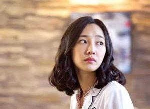 娱乐吃瓜女配角色,从娱乐吃瓜女配到闪耀明星的华丽蜕变  第3张